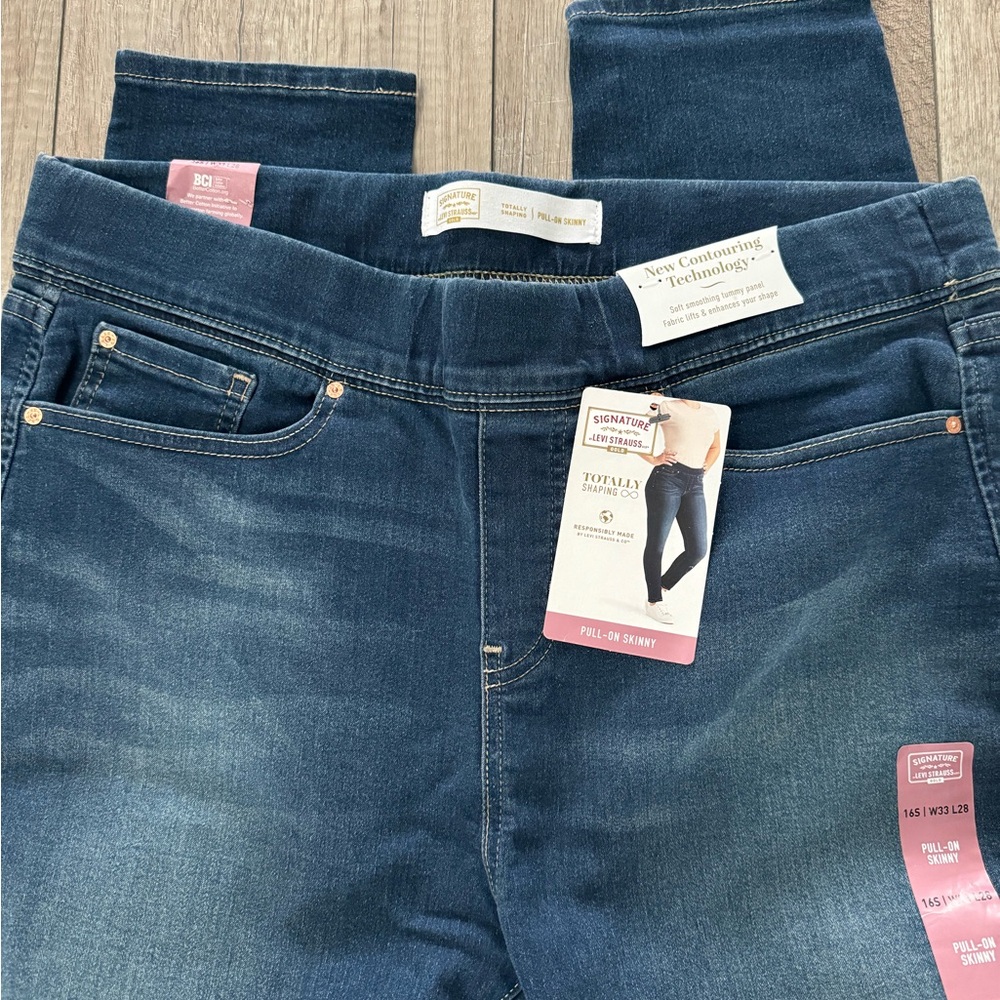 Signature by Levi Strauss Totally Shaping Pull On Skinny Jeans - Picture 6 of 7